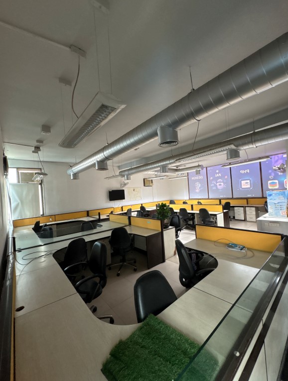 65 Workstations & 4 Director Cabins | 5500 Sq Ft Office – Noida Sector 63 (A Block)